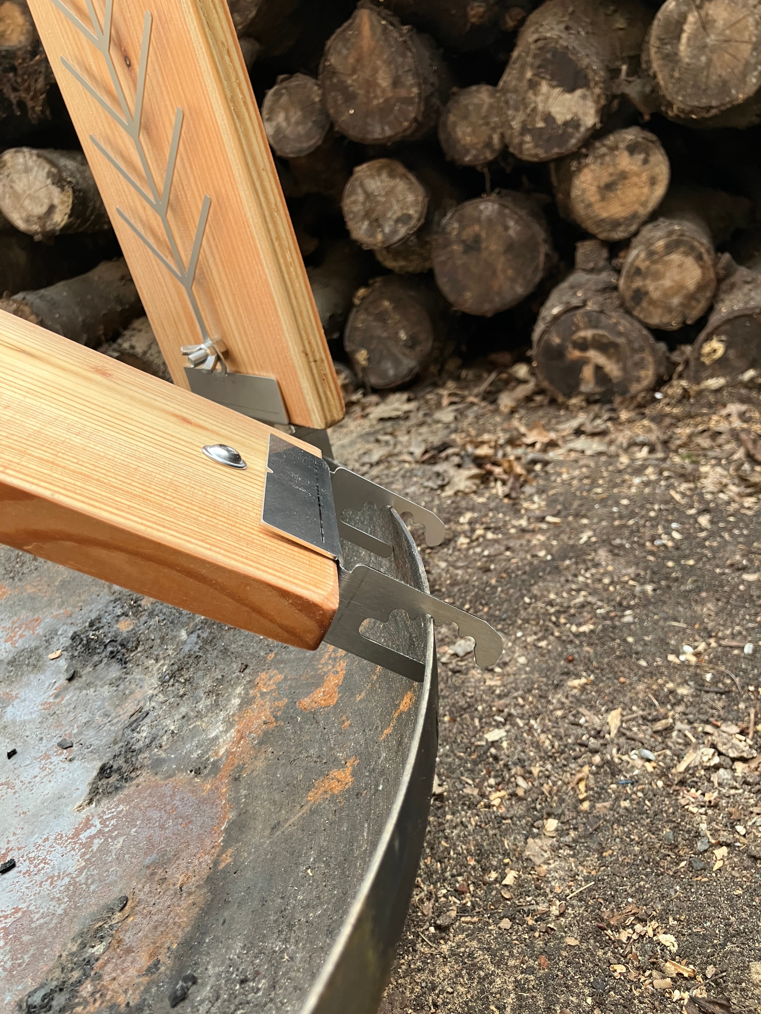 Flammlachsbrett mit 5 Winkelpositionen anwenden